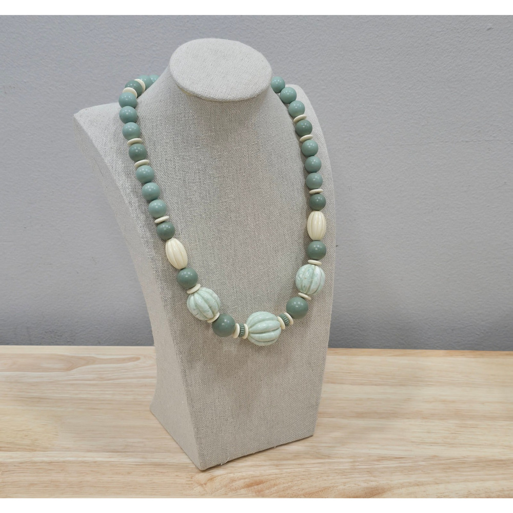 Retro 80's Avon Burst of Spring Green Cream Acrylic Geometric Bead 28" Necklace